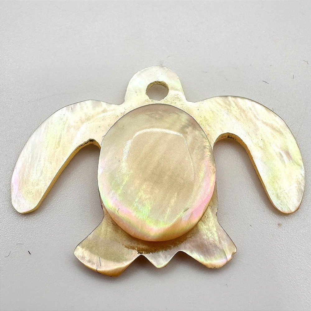 Vintage‎ 90s Sea Turtle Pendant MOP Iridescent Cream Beachwear Fashion Jewelry